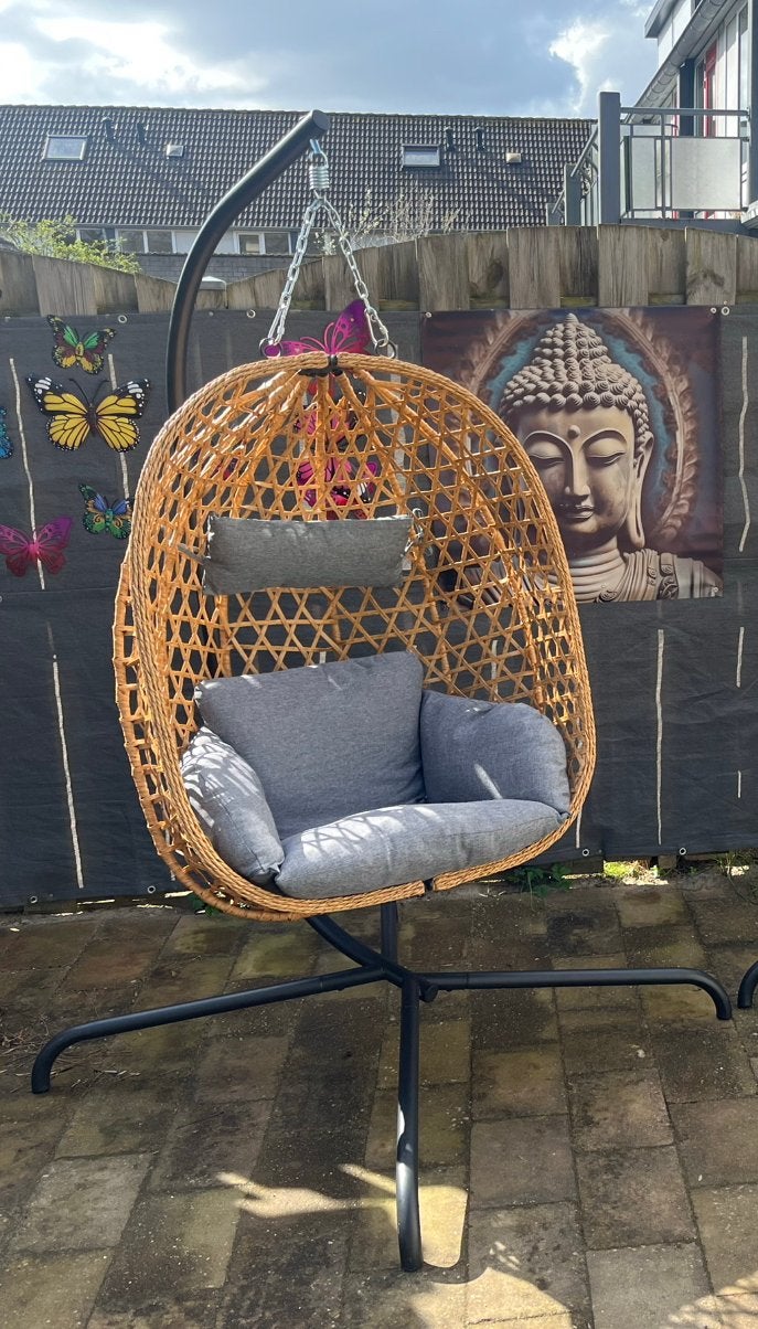Leuke ei stoel, met kussens en regenhoes, Ophalen, Zo goed als nieuw, Overige materialen