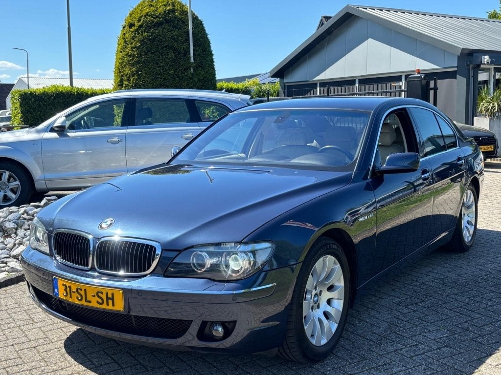 BMW 7 Serie 760i V12 High Executive 2006 NL Auto Youngtimer, Auto's, Automaat, Achterwielaandrijving, Gebruikt, Navigatiesysteem
