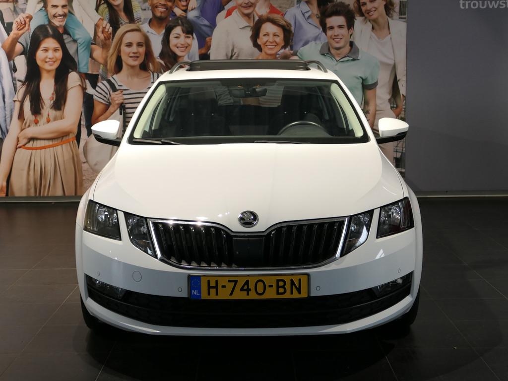 Skoda Octavia Combi 1.5 TSI Greentech Ambition Business - El, Auto's, Skoda, Stof, Gebruikt, 150 pk, Wit