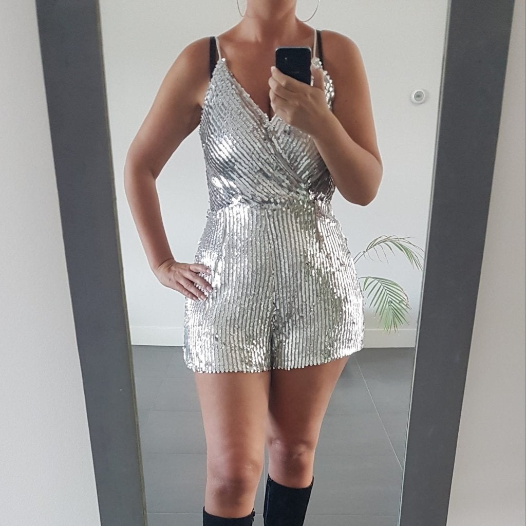 Zilveren pailletten playsuit - Nieuw met prijskaartje, Kleding | Dames, Jumpsuits, Maat 38/40 (M), Verzenden, Luc-ce Melbeau Lucy Wang