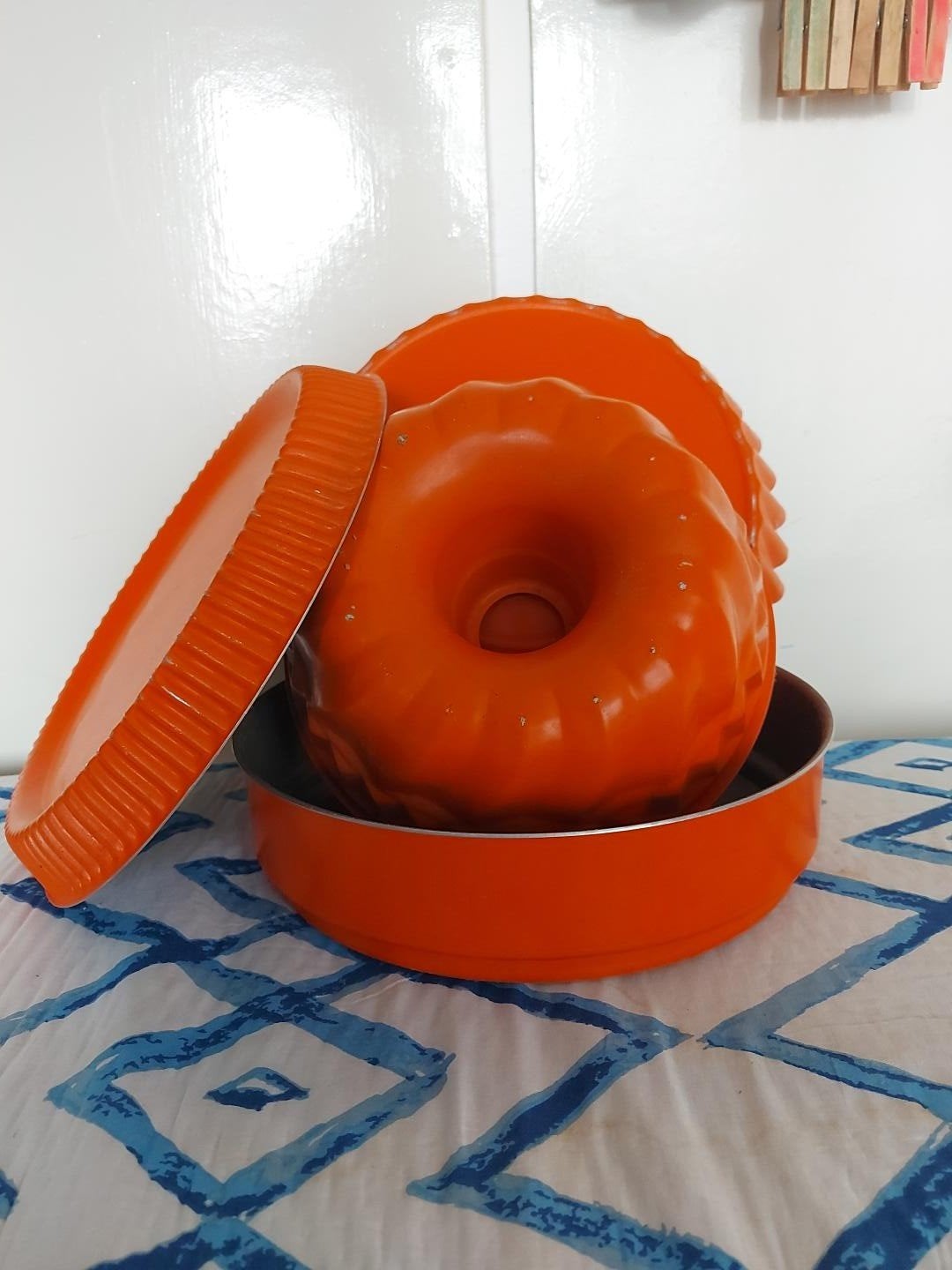 4 vintage oranje bakblikken., Huis en Inrichting, Keuken | Tupperware, Ophalen of Verzenden, Gebruikt, Oranje, Schaal