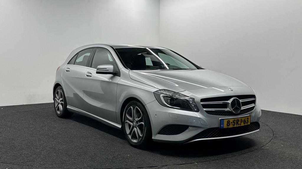 Mercedes A-klasse 180 Edition Navigatie LM LED., Voorwielaandrijving, Gebruikt, 4 cilinders, Met garantie (alle)
