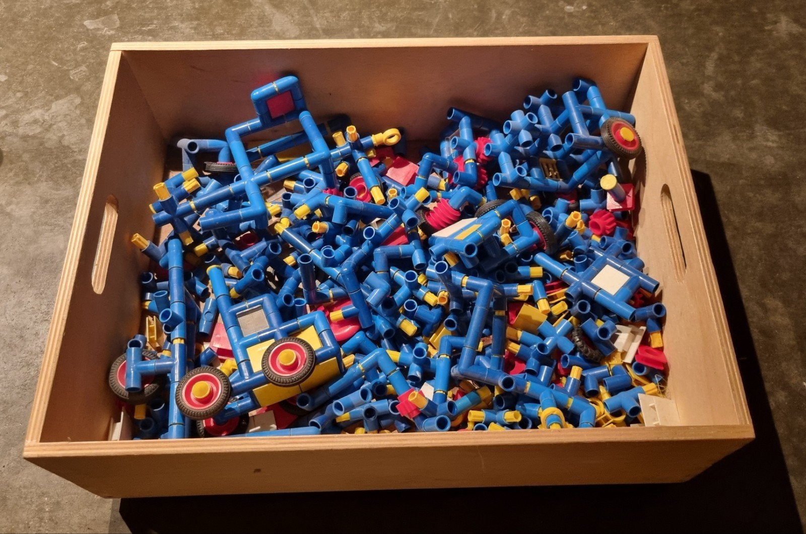 Vintage Plasticant bouwspeelgoed, motortje en batterijhouder, Ophalen of Verzenden, Gebruikt, Jongen of Meisje