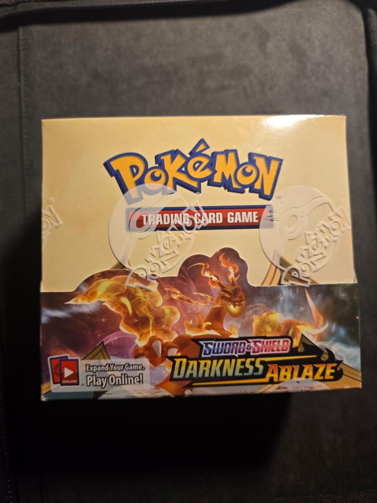 Sealed Pokémon Darkness Ablaze Boosterbox, Ophalen of Verzenden, Zo goed als nieuw, Foil