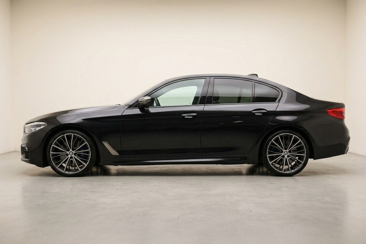BMW 5-serie M550i xDrive M-SPORT DEALER OND. VOL!, Automaat, Dealer onderhouden, Gebruikt, 2000 kg