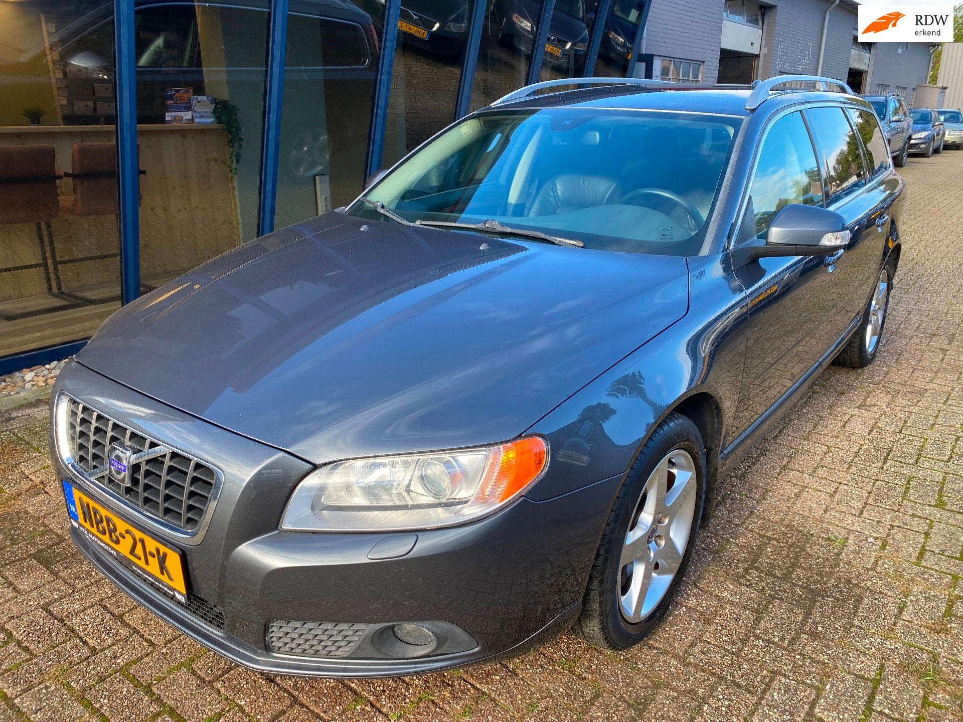 Volvo V70 2.5T Summum Automaat LEER / 1E EIGENAAR, Auto's, Gebruikt, Zwart, 2521 cc, 5 cilinders