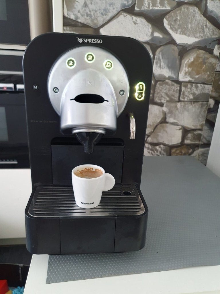 Nespresso PRO 100CS, Witgoed en Apparatuur, Koffiezetapparaten, Ophalen, Zo goed als nieuw, Koffiemachine, Koffiepads en cups
