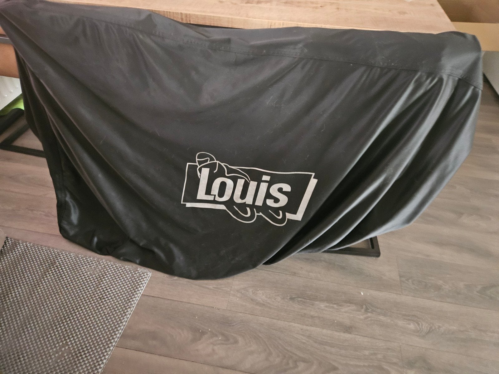 Louis motorhoes stretch, Ophalen