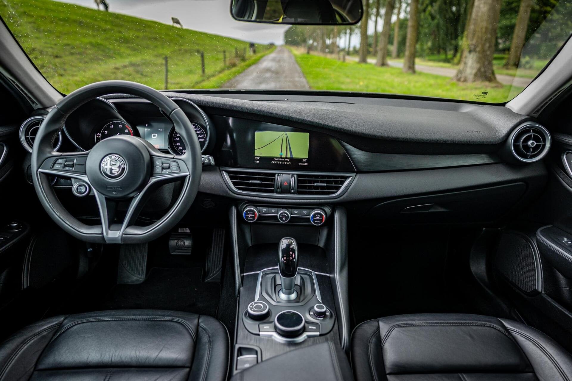 Alfa Romeo Giulia 2.0T Super |Nap |Leder |Automaat |Keyless, Automaat, Achterwielaandrijving, Euro 6, 4 cilinders