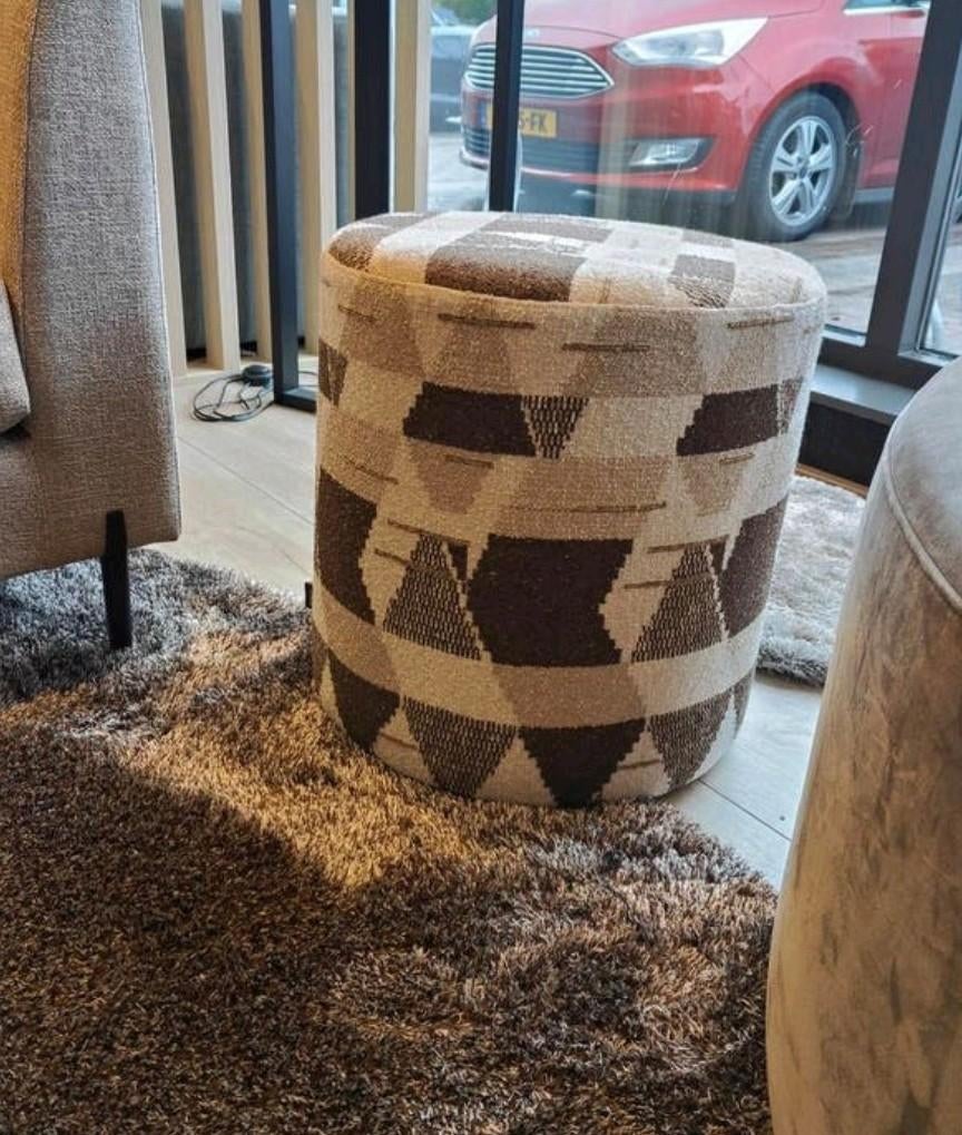 Cilinder ronde poef stof crème in japandi interieur, Ophalen of Verzenden, Zo goed als nieuw, Eenpersoons, Binnen