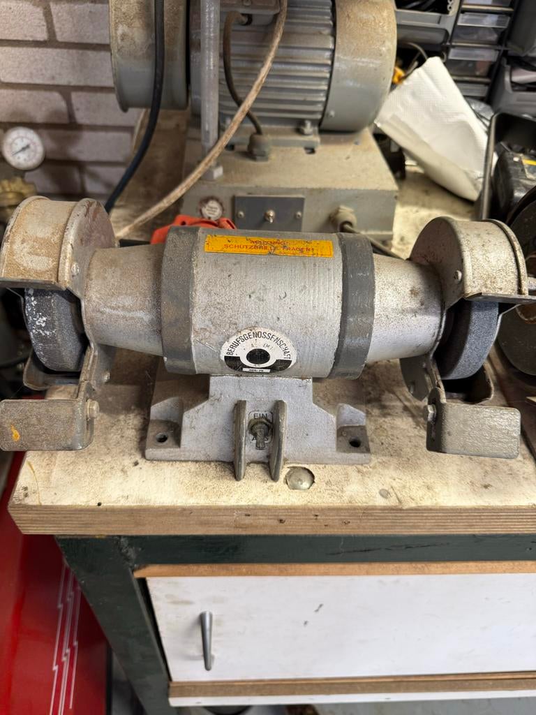 Degelijke Werkbankslijpmachine - Slijpsteen, Doe-het-zelf en Verbouw, Gereedschap | Slijpmachines, Ophalen of Verzenden, Gebruikt