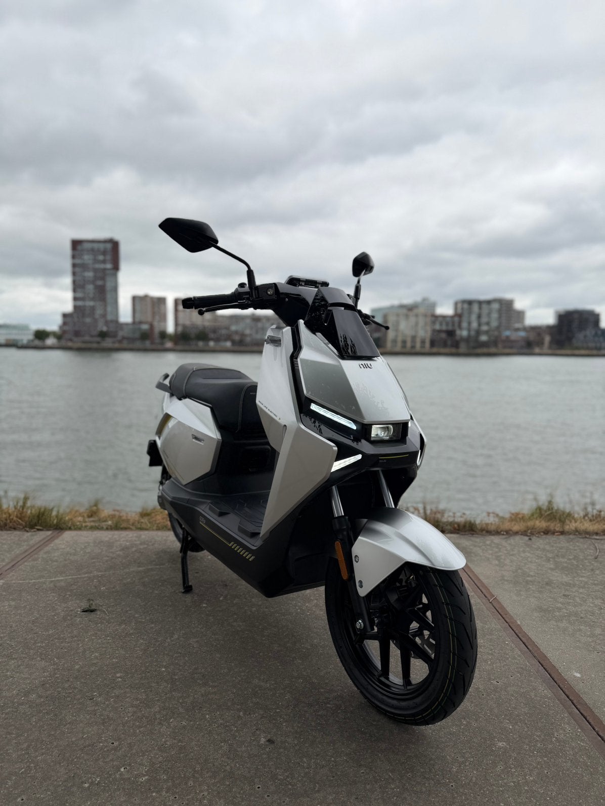 NIU FQiX 150 ABS 2026 – NIEUW MODEL | DIRECT LEVERBAAR, Fietsen en Brommers, Maximaal 45 km/u, Elektrisch, Nieuw, Ophalen of Verzenden