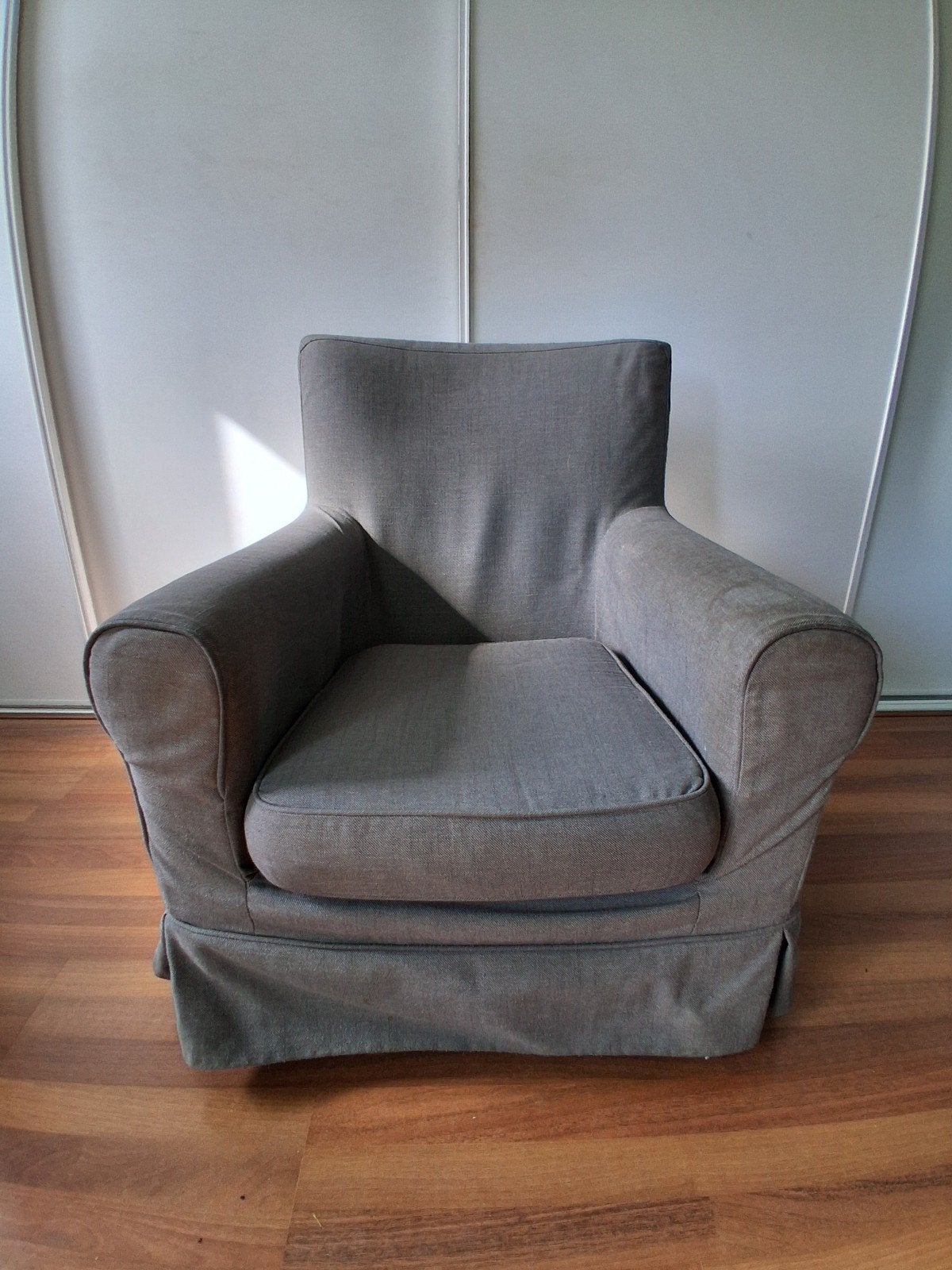 Comfortabele Jennylund grijze fauteuil, Ophalen, 75 tot 100 cm, Zo goed als nieuw, Tijdloos, Comfortabel