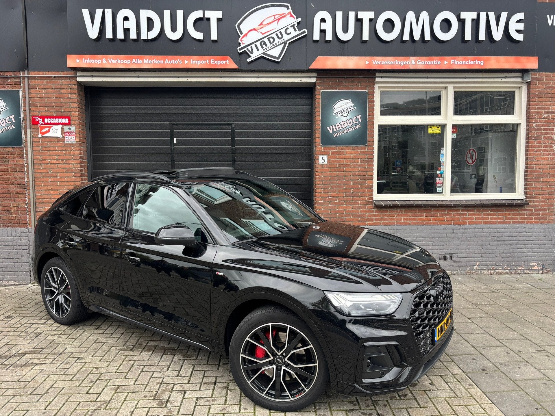 Audi Q5 Sportback 55 TFSI e S edition Pano Luchtvering, Auto's, Automaat, Dealer onderhouden, 4 cilinders, Zwart