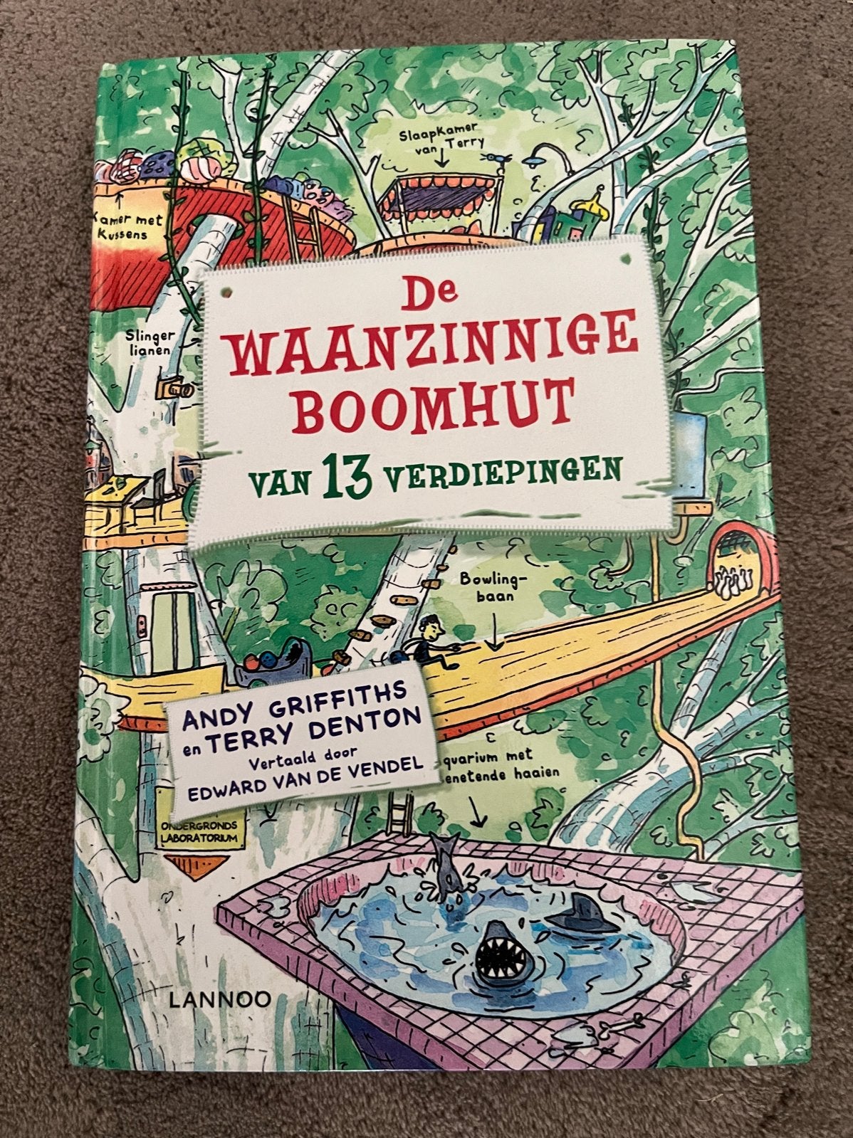 De Waanzinnige Boomhut van 13 Verdiepingen - Andy Griffiths, Ophalen of Verzenden, Zo goed als nieuw, Fictie