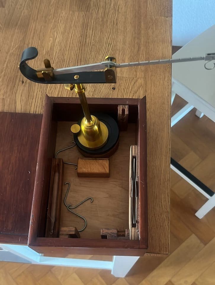 Antieke Precisie Weegschaal in Houten Kist, Witgoed en Apparatuur, Ophalen, Analoog, Overige typen, Fijner dan 1 gram