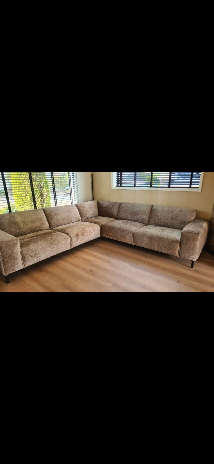Ruime Hoekbank - Comfortabel en Modern Design, Huis en Inrichting, Ophalen, 250 tot 300 cm, Hoekbank, 75 tot 100 cm