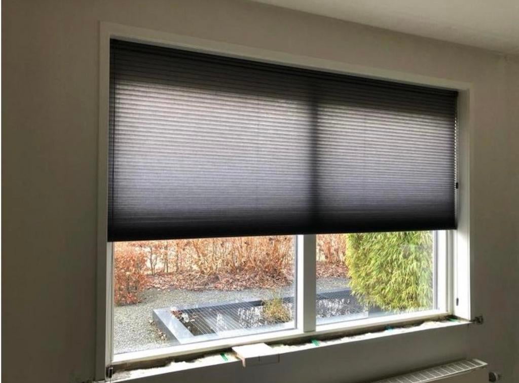 Duettes - Grijs met paarsachtige tint. Diverse maten, Huis en Inrichting, Stoffering | Gordijnen en Lamellen, Gebruikt, 100 tot 150 cm