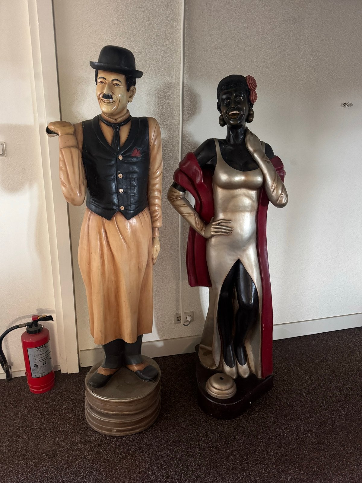 Decoratieve beelden: Man (Chaplin) en Vrouw, Ophalen, Kunststof, Zwart, 1 meter - 2 meter