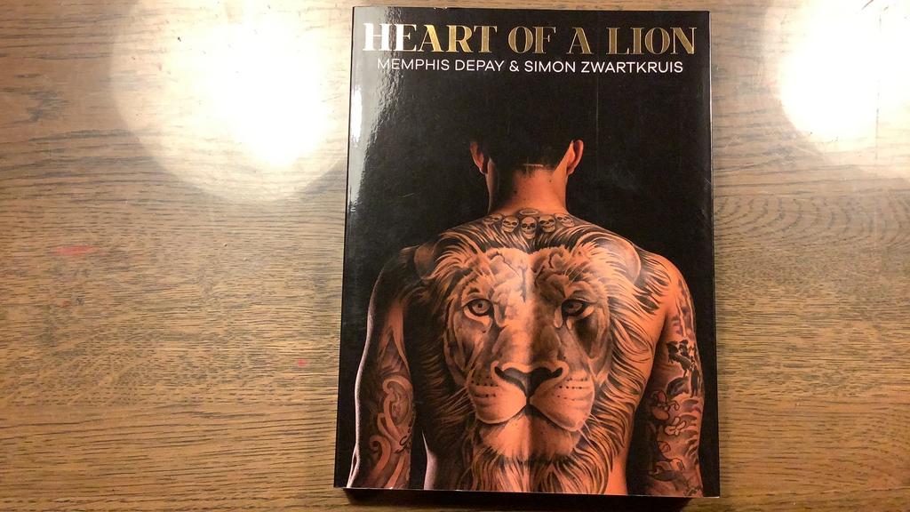 Memphis Depay - Heart of a lion, Memphis Depay; Simon Zwartkruis, Ophalen of Verzenden, Zo goed als nieuw, Sport