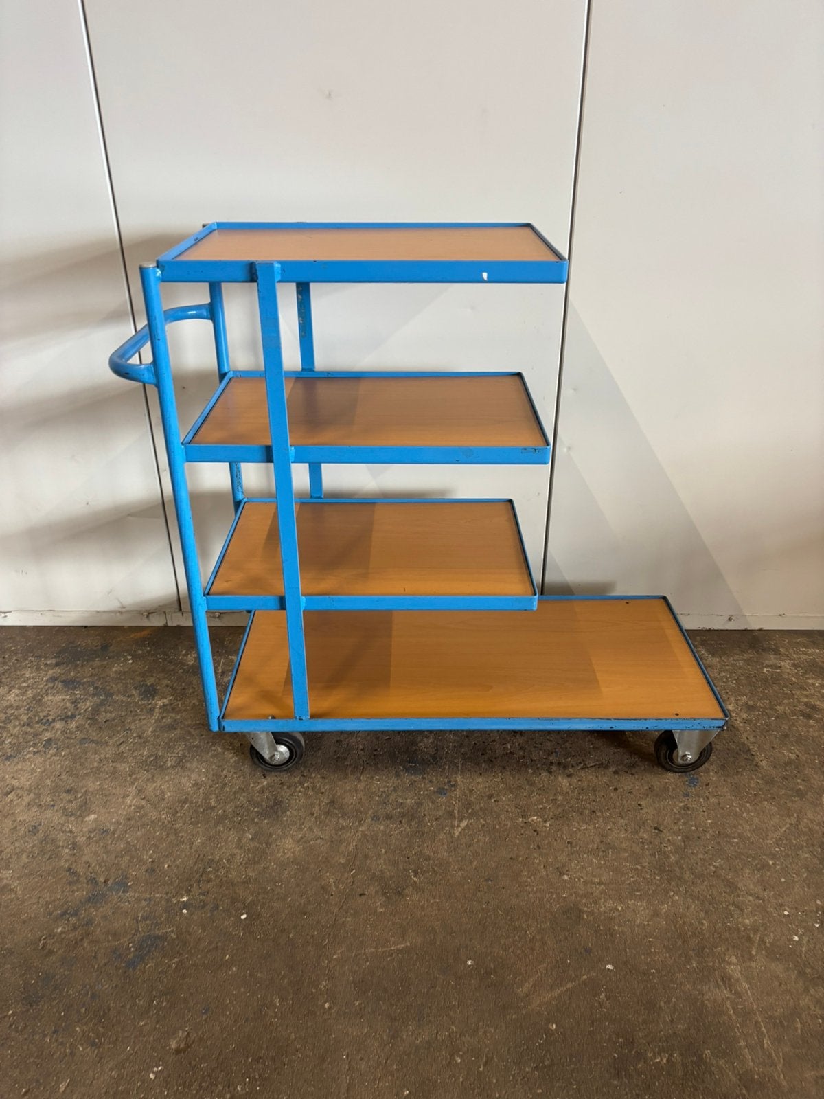 Etagewagen / tafelwagen / bijzetwagen / magazijnwagen / kar, Ophalen, Gebruikt, Transportkar, .