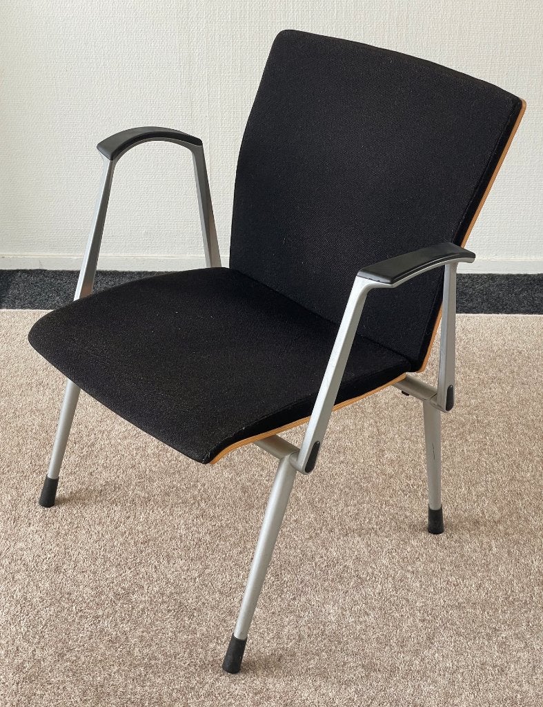 Stoel merk Arend (er zijn er 2), Ophalen, Hout, Zwart, Eén