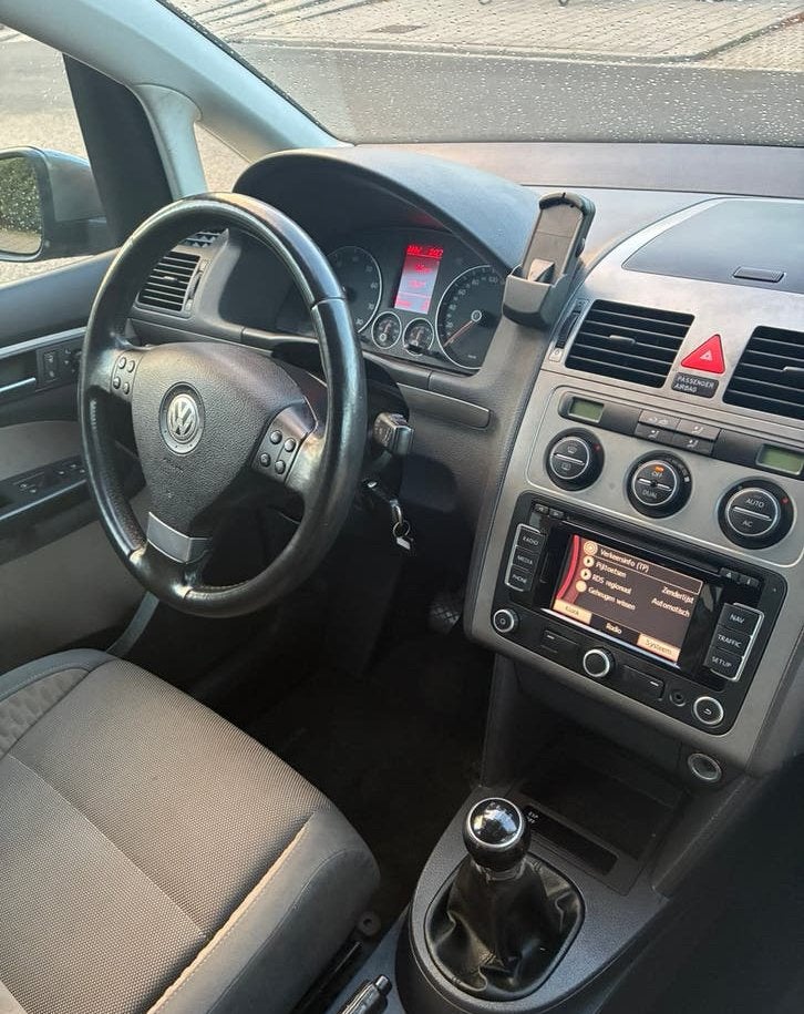 Volkswagen Touran Cross 1.4 TSI  | 7p, APK, Park | Grijs, Voorwielaandrijving, Euro 5, Stof, 1532 kg