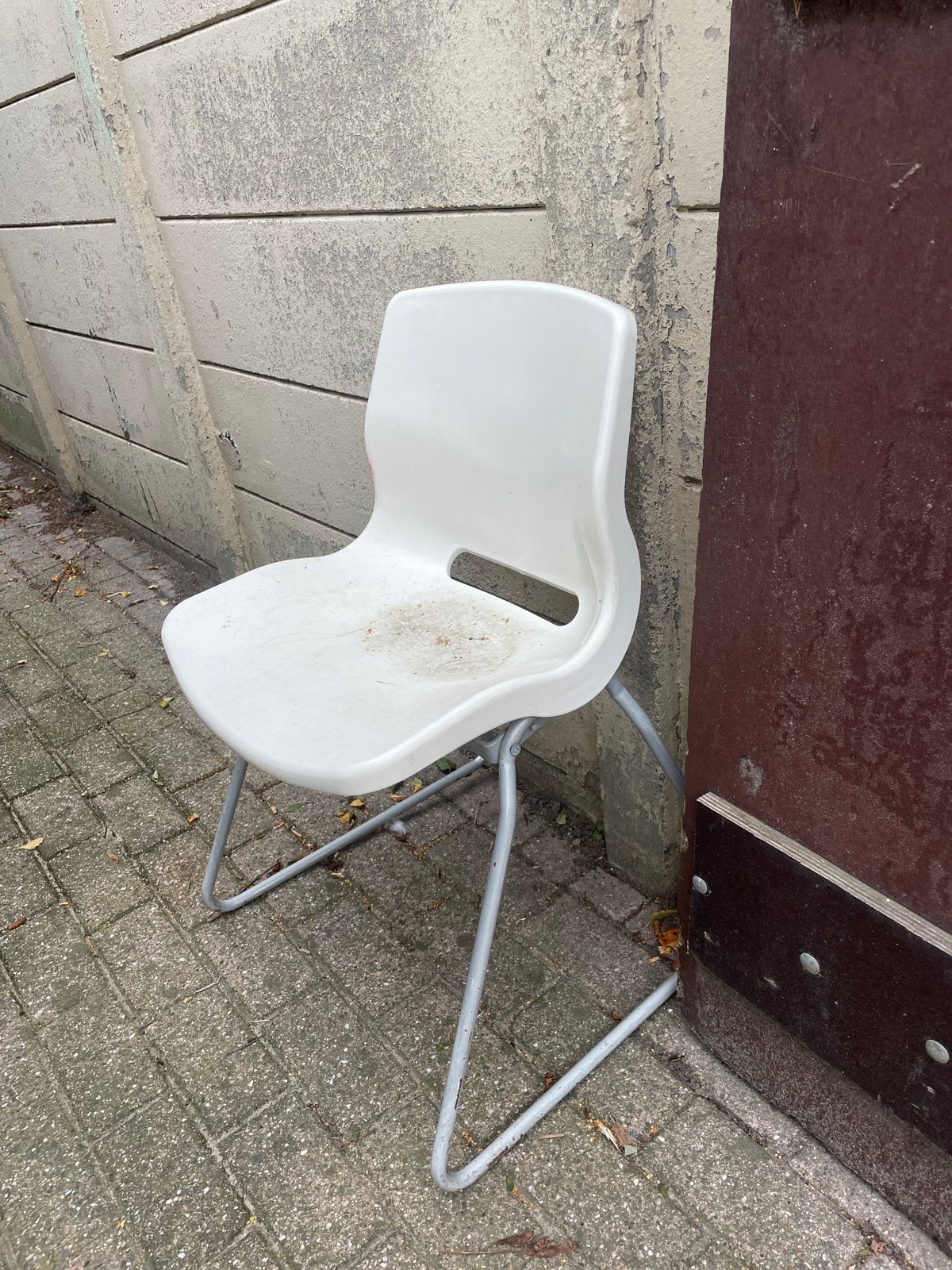 Gratis stoel af te halen, Huis en Inrichting, Stoelen, Ophalen, Kunststof, Gebruikt, Wit