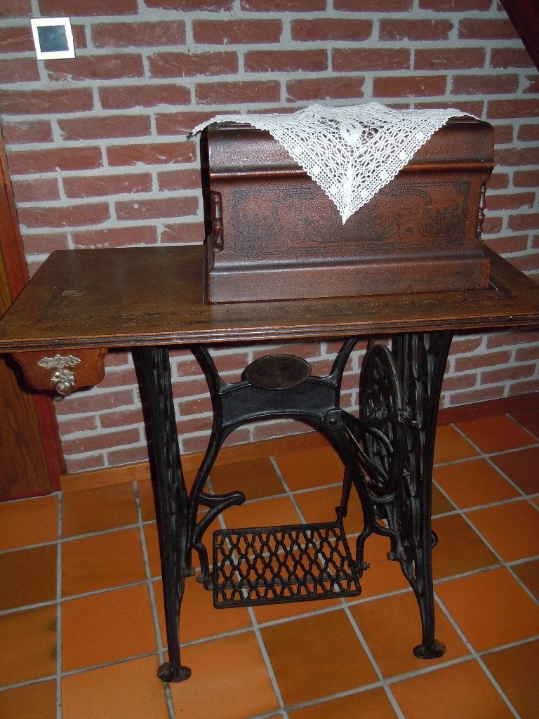 antieke trapnaaimachine, Ophalen
