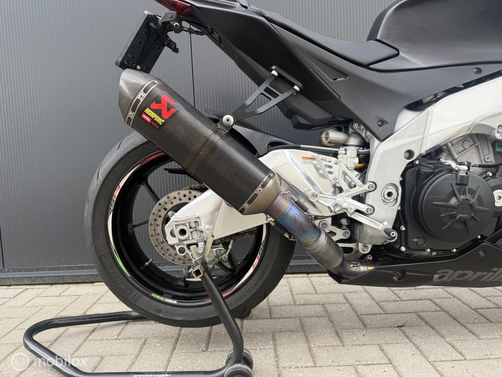 Mat zwarte Aprilia RSV4 R APRC 2014 met Akrapovic, Motoren, Aprilia, Bedrijf, Meer dan 35 kW, 999 cc