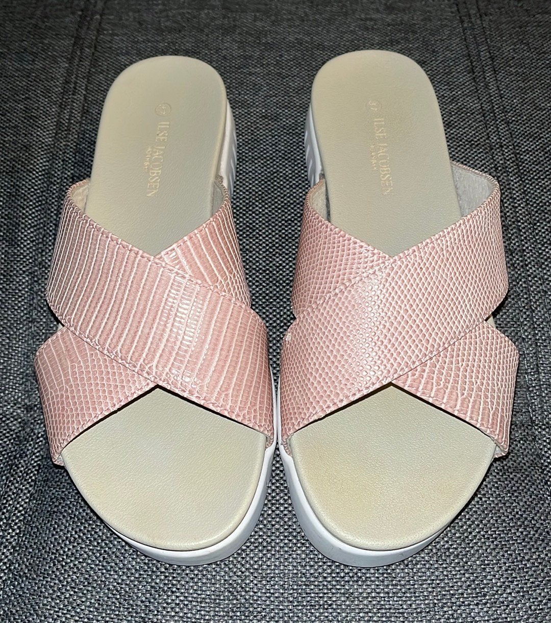 Slippers van Ilse Jacobsen, maat 37 - lichtroze en wit, Kleding | Dames, Schoenen, Slippers, Ophalen of Verzenden, Zo goed als nieuw
