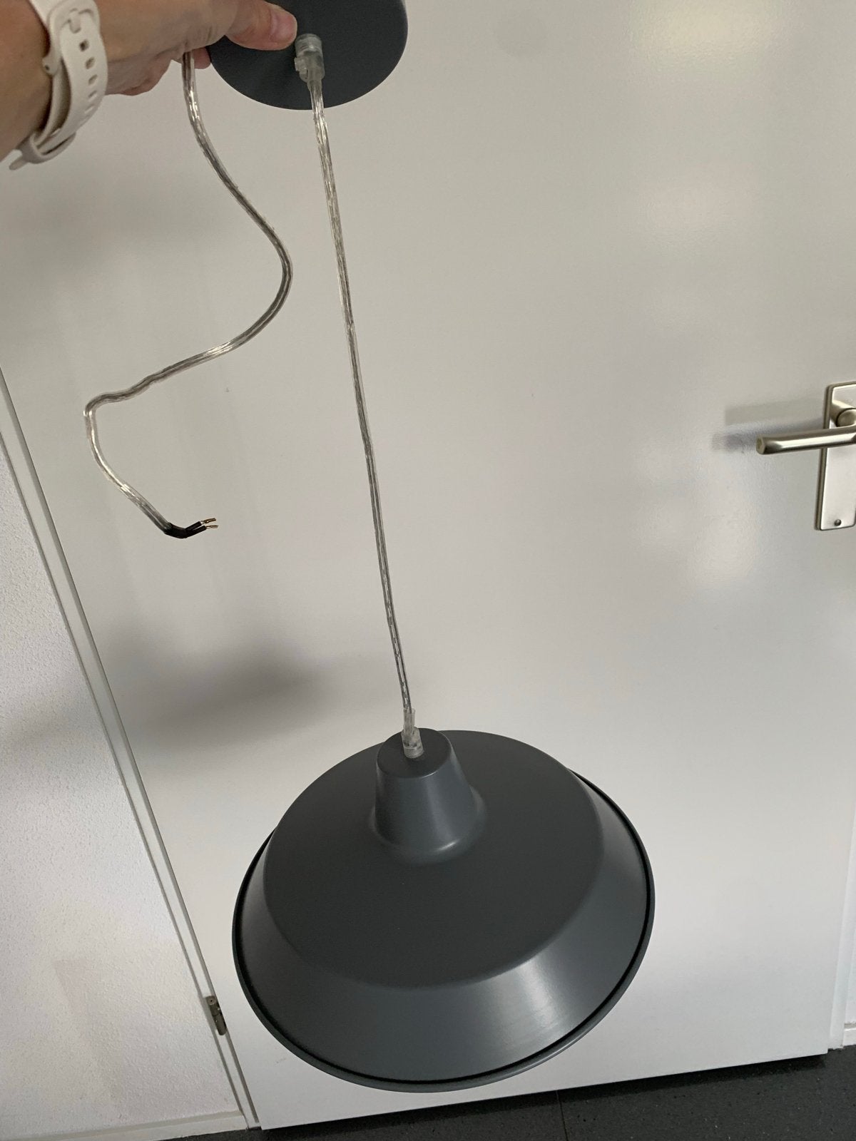 Twee grijze hanglampen, Zo goed als nieuw, Metaal, Industrieel, E27 (groot)