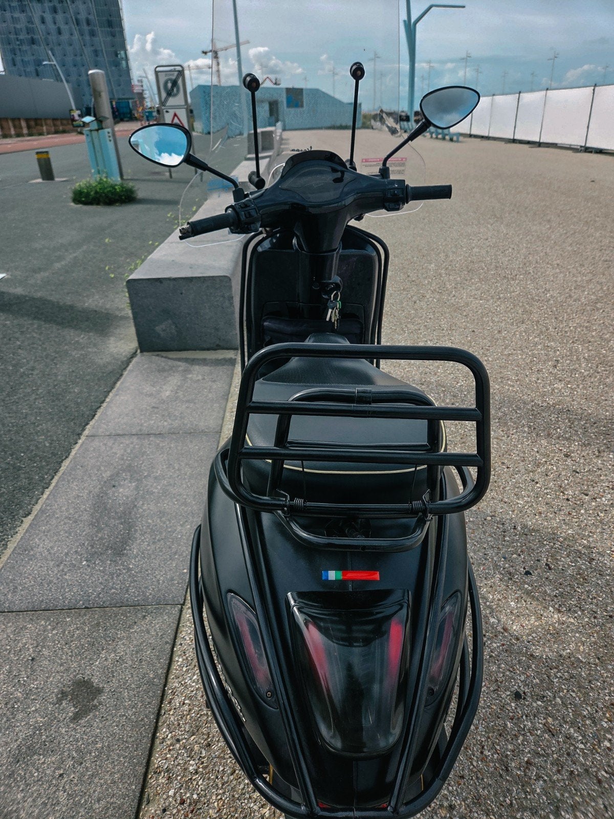 Vespa Sprint 2018 Mat Zwart - Zo goed als nieuw, Fietsen en Brommers, Ophalen, Overige modellen, Zo goed als nieuw, Benzine