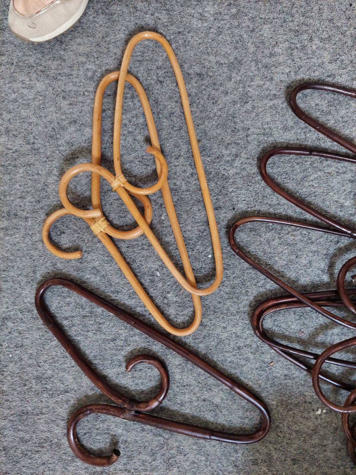 Vintage rotan kledinghangers - set van 8, Kleding | Dames, Ophalen of Verzenden, Gebruikt, Overige materialen, Volwassenen