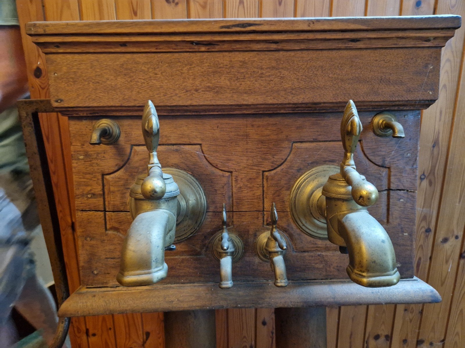 Antieke waterpomp, Ophalen