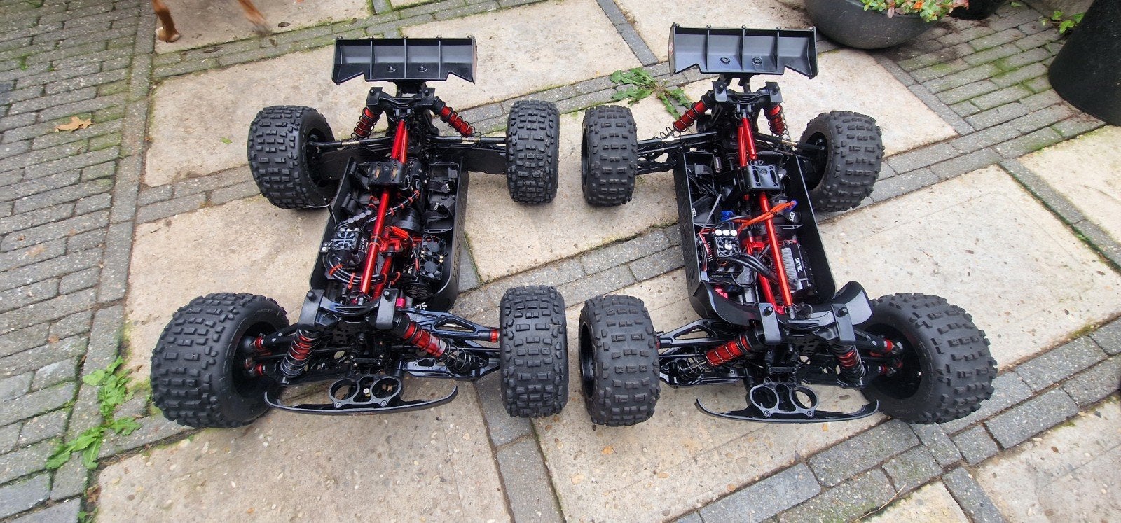 2x Arrma Outcast 8S EXB v2 - Veel upgrades, nette staat, Auto offroad, Zo goed als nieuw, Schaal 1:8, Ophalen