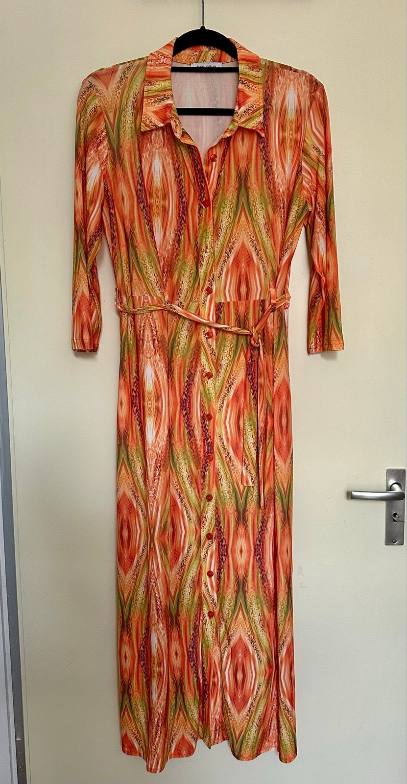 Angelle Milan Jurk met opvallende print mt M nieuw!, Maat 38/40 (M), Nieuw, Oranje, Ophalen of Verzenden