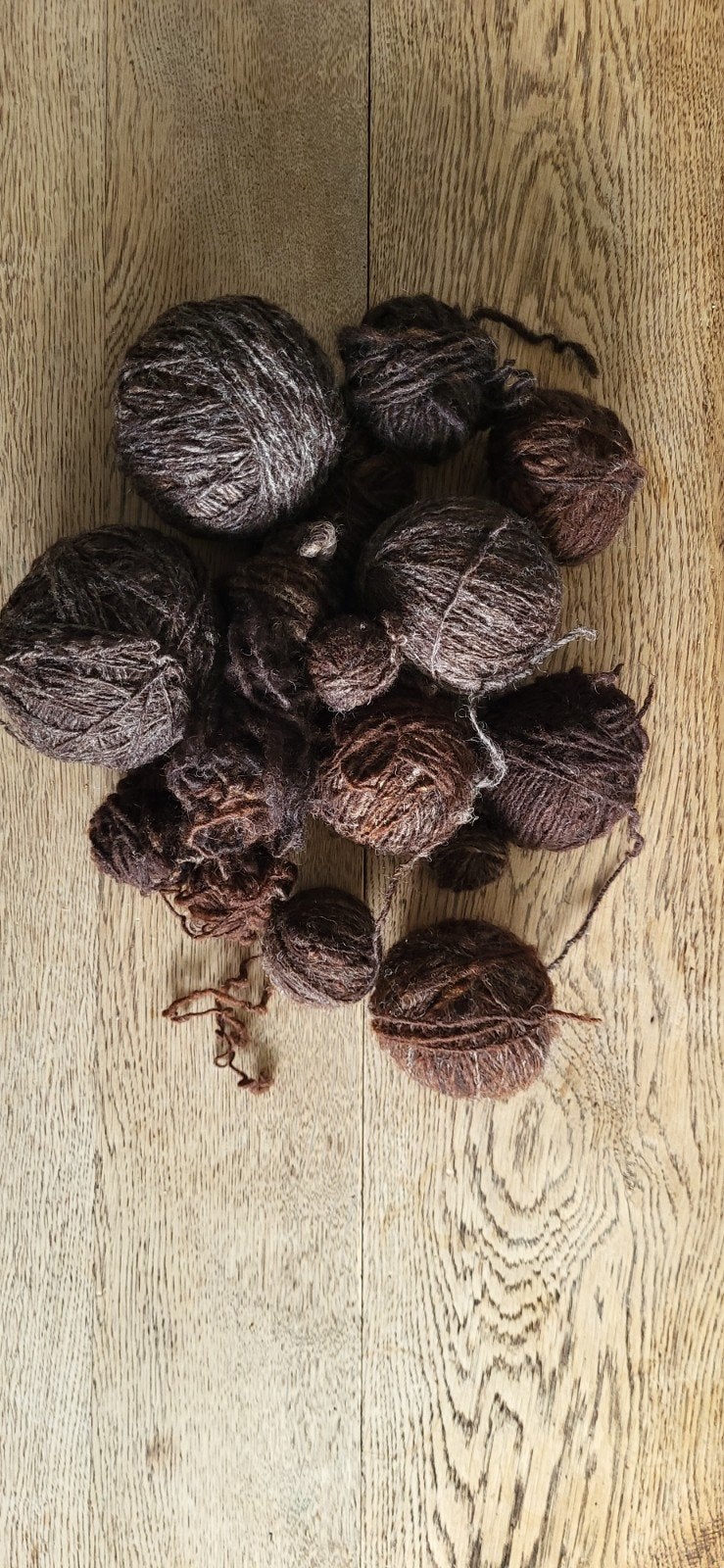 handgesponnen schapenwol, gemêleerd bruin ca.670 gram, Ophalen of Verzenden, Zo goed als nieuw, Breien of Haken, Wol of Garen