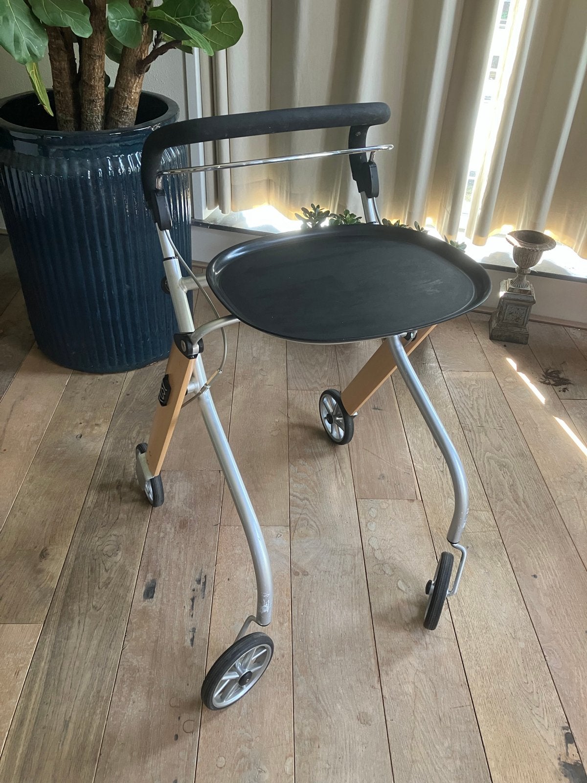 Trust Rollator voor binnen, Ophalen, Opvouwbaar, Zo goed als nieuw