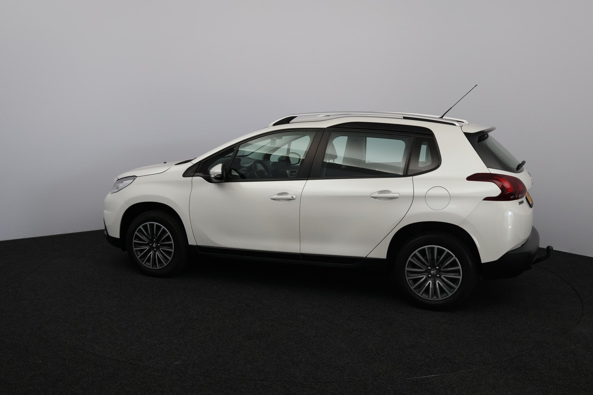 Peugeot 2008 1.2 PureTech Blue Lion /Trekhaak! /Apple + Andr, Auto's, Voorwielaandrijving, Stof, Euro 6, Origineel Nederlands