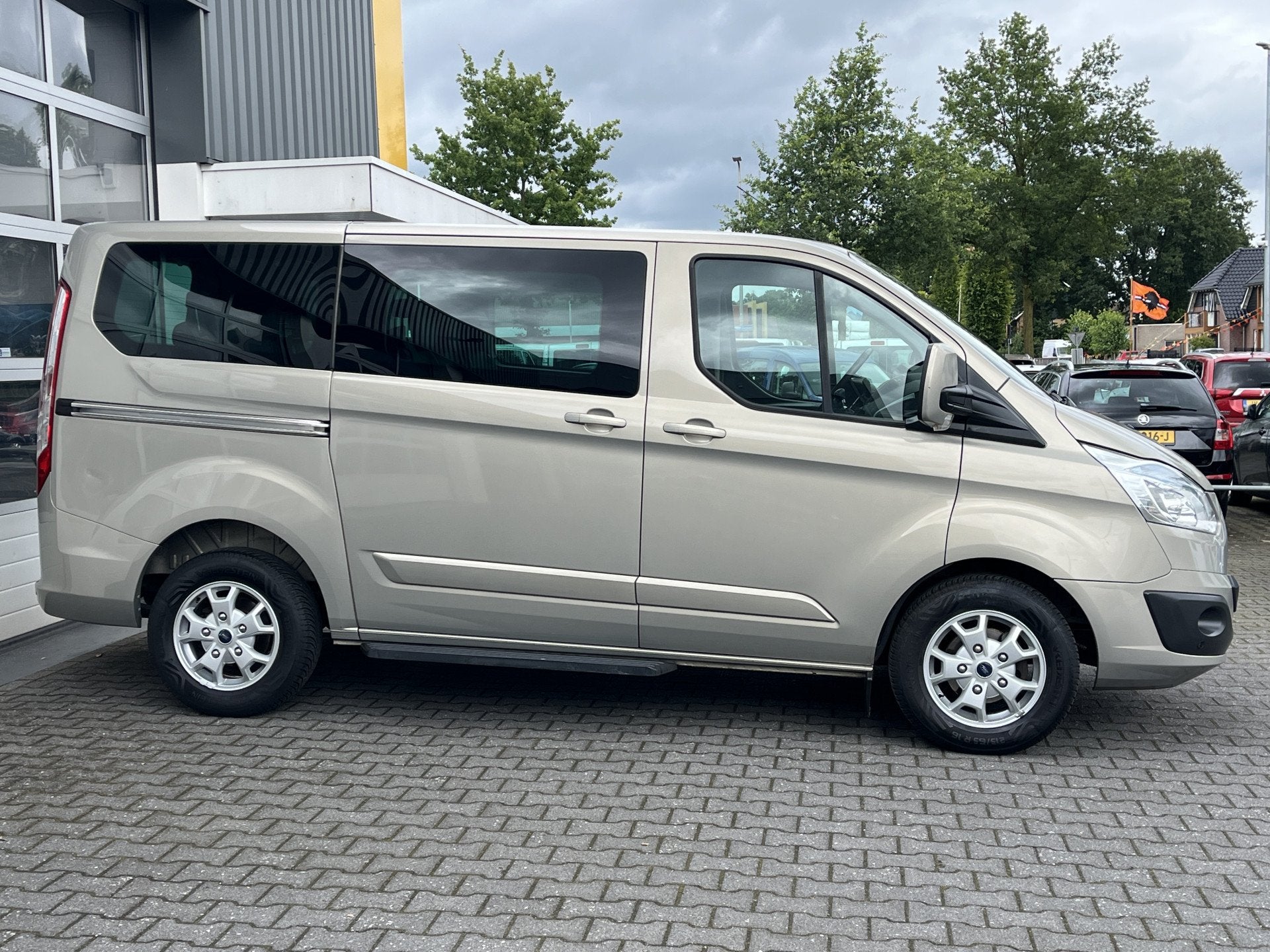 Ford Transit Custom 8 persoons 300 2.2 TDCI 155 PK L1H1 Tita, Auto's, Ford, Voorwielaandrijving, Euro 5, 15 km/l, Gebruikt