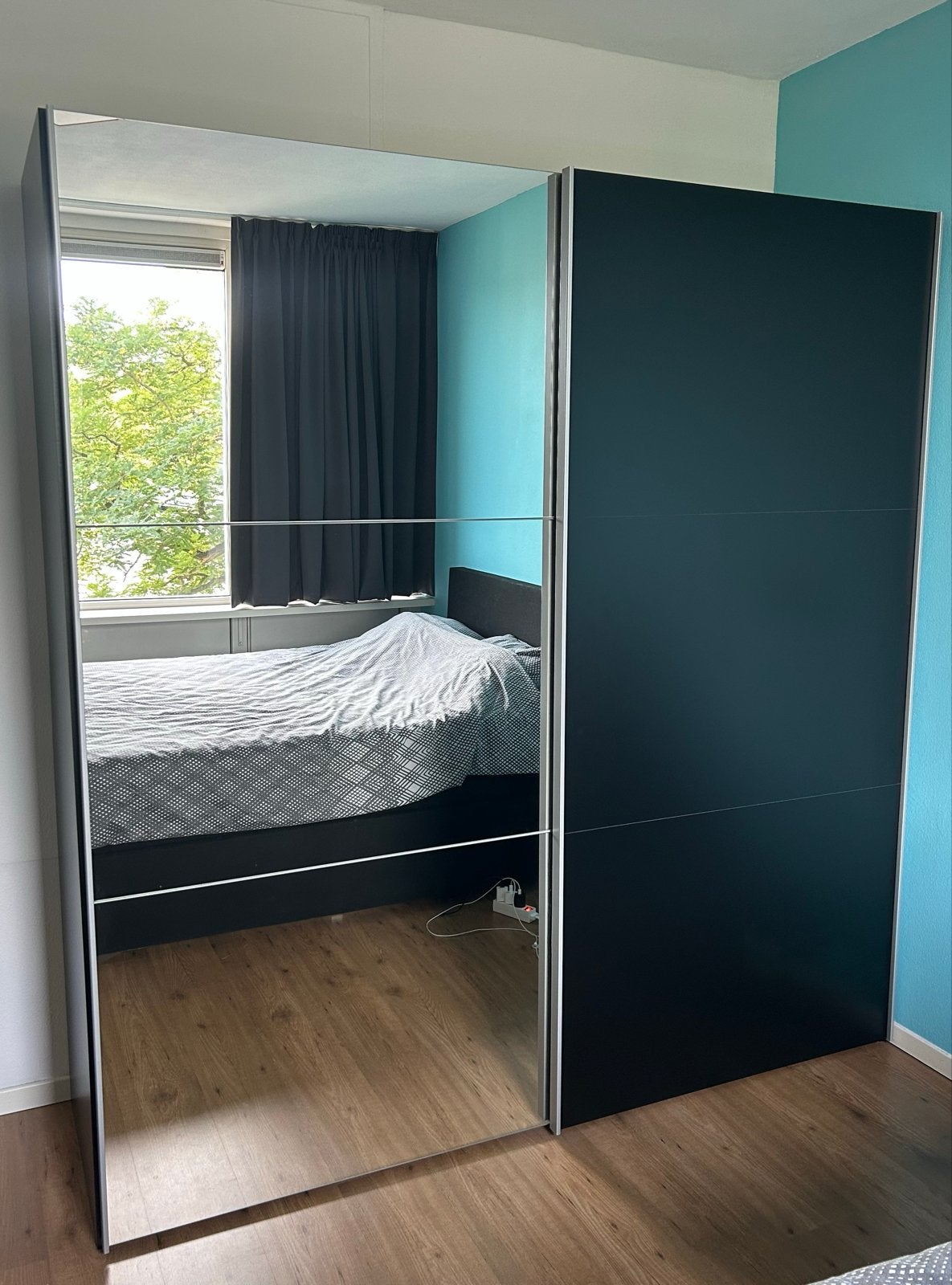 Kledingkast met spiegeldeuren, Huis en Inrichting, Ophalen, Overige materialen, 100 tot 150 cm, 200 cm of meer