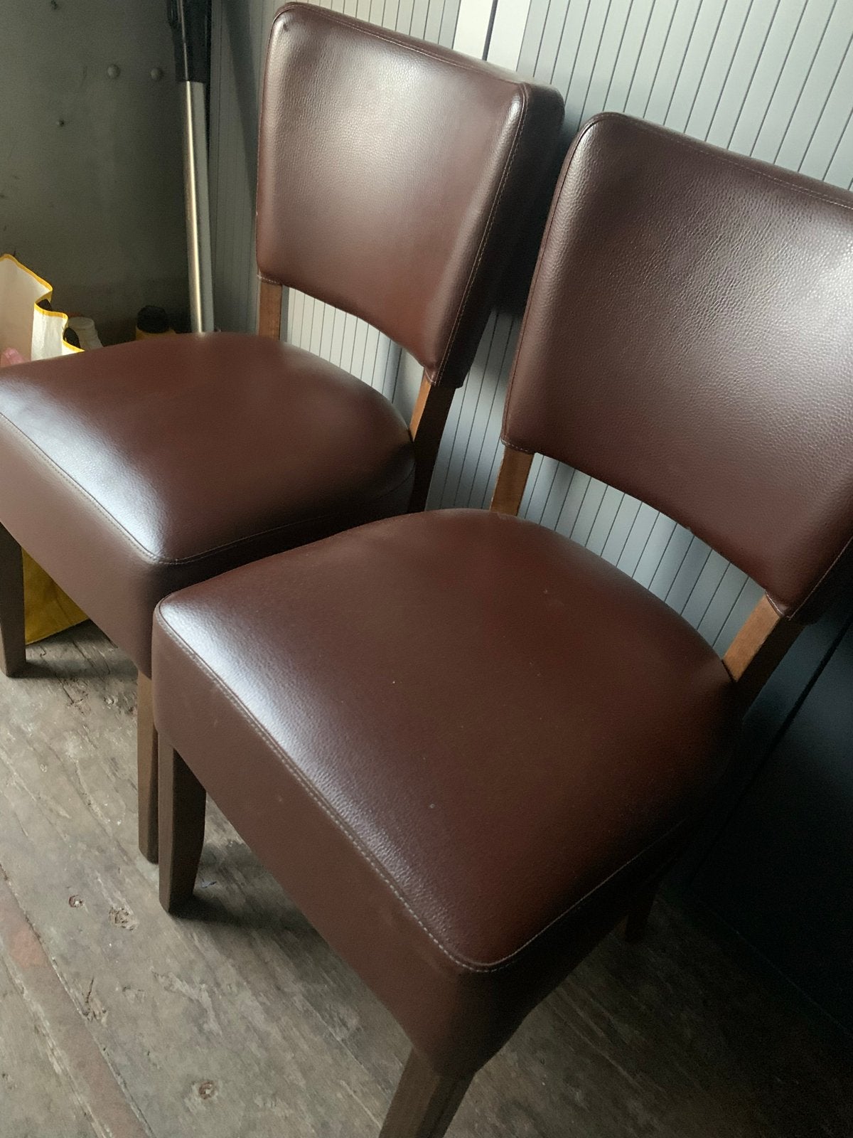 Set van 2 bruine stoelen - Gebruikt, Gebruikt, Twee, Bruin, Ophalen of Verzenden