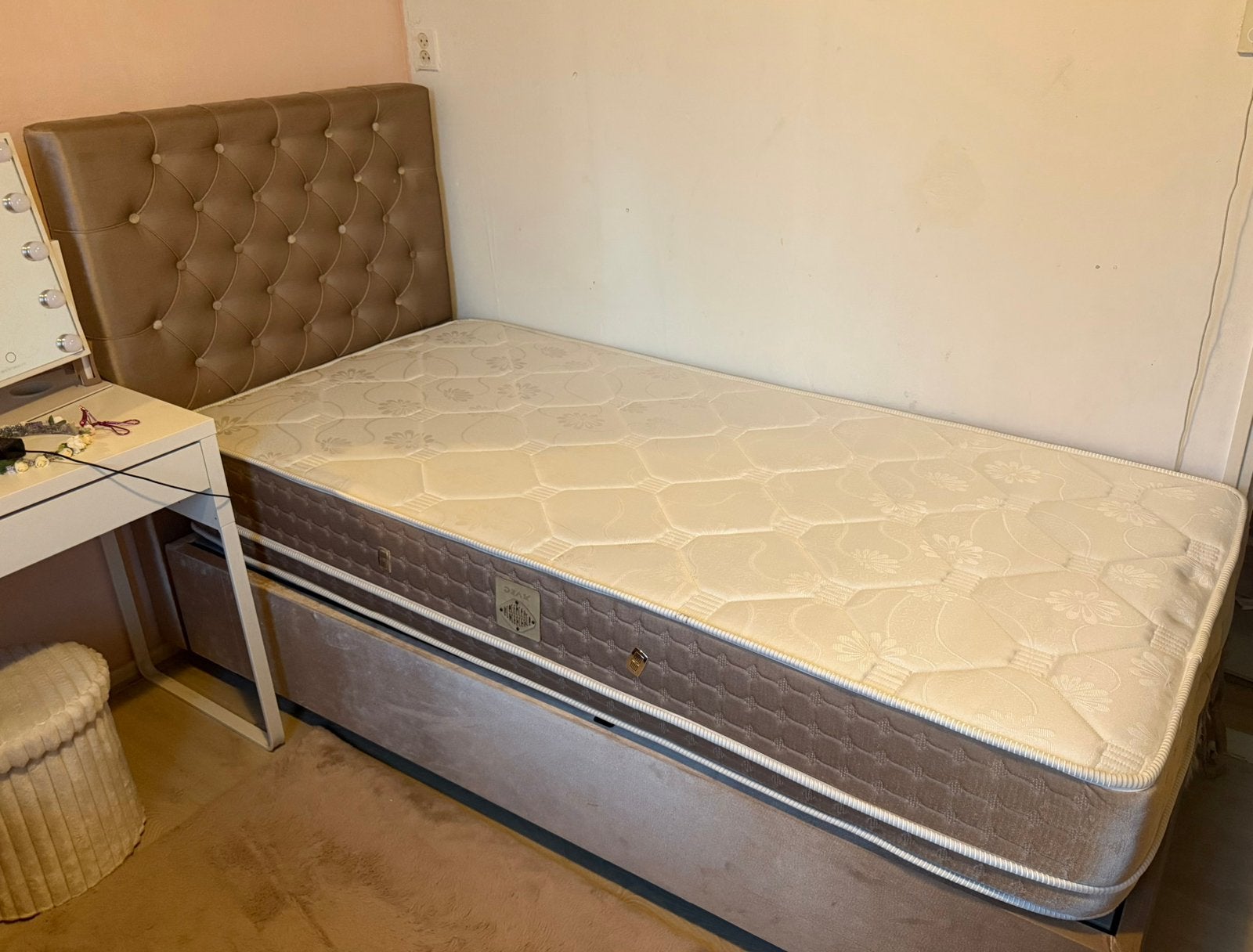 Boxspring met opbergruimte en matras eenpersoonsbed, Ophalen, 85 tot 100 cm, Gebruikt, Matras