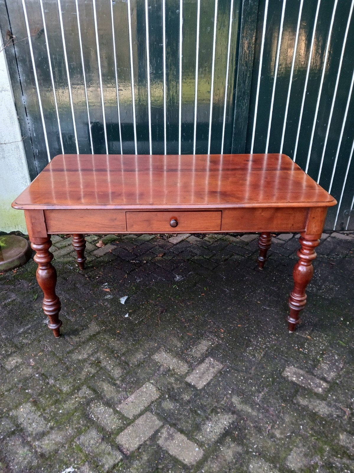 Mahonie Engelse tafel, Verzenden