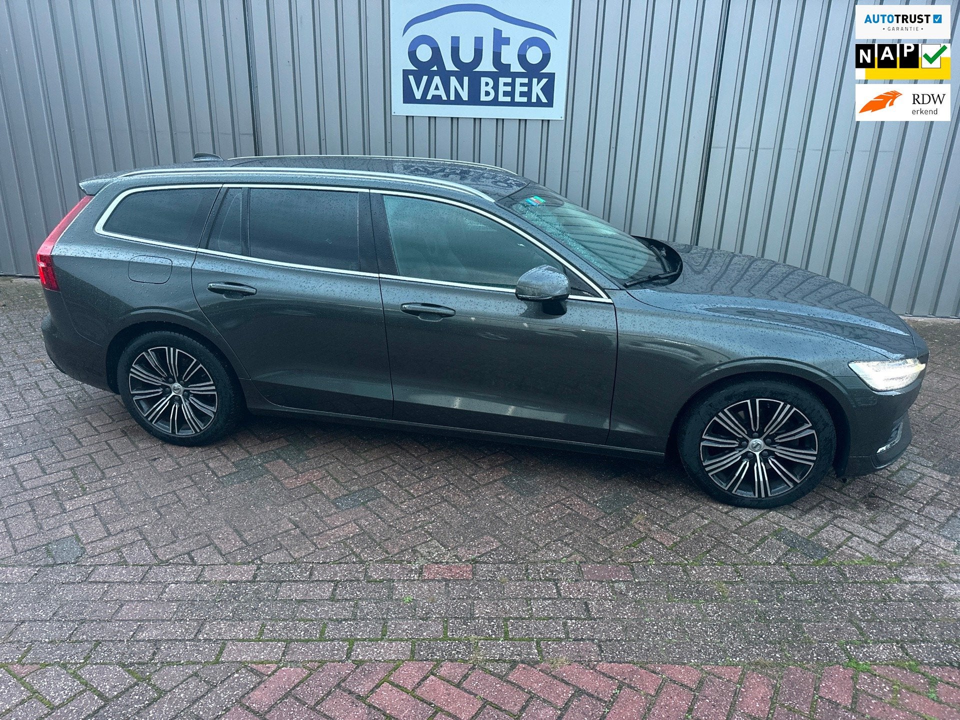 Volvo V60 2.0 B3 Inscription, Dealer onderhouden, 4 cilinders, 1969 cc, 163 pk