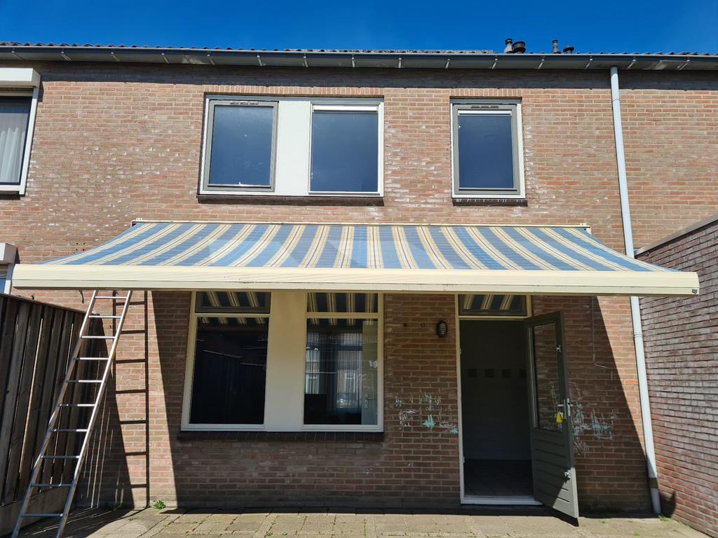 Zonnescherm 5.70m breed, 3.00m uitval, handbediening, Gebruikt, 450 cm of meer, Ophalen of Verzenden, Knikarmscherm