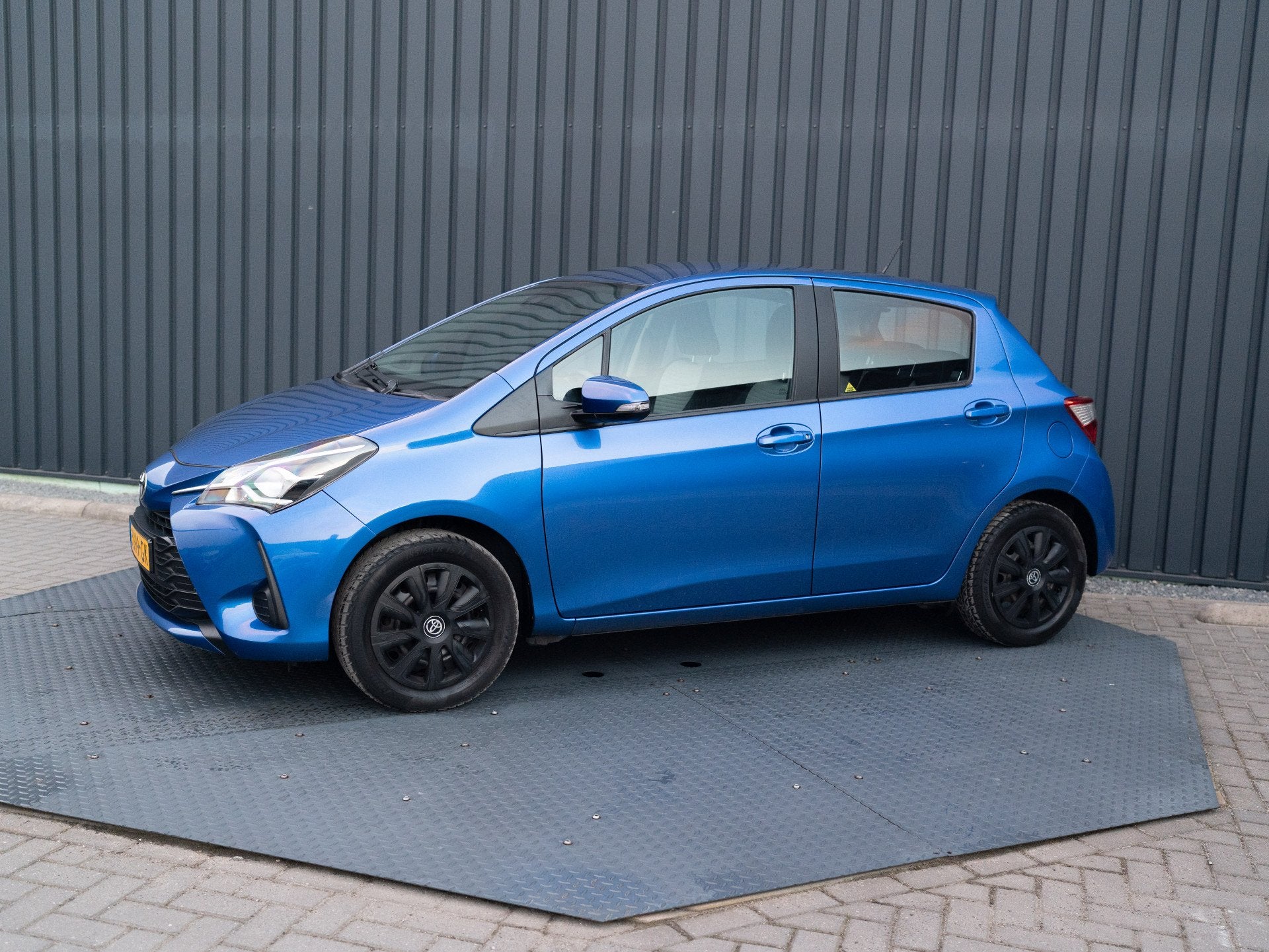 Toyota Yaris 1.0 VVT-i Active | Camera | Stoelverwarming | P, Auto's, 12 maanden, Stof, Blauw, 730 kg