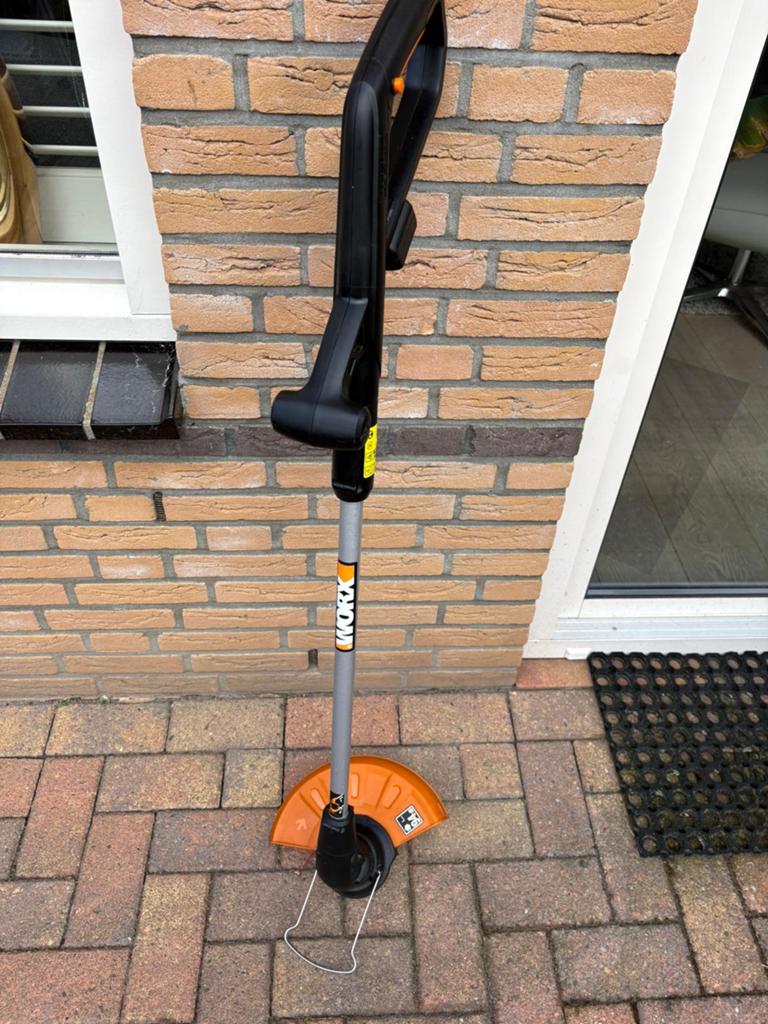 Grastrimmer Worx, Tuin en Terras, Ophalen, Zo goed als nieuw, Accu