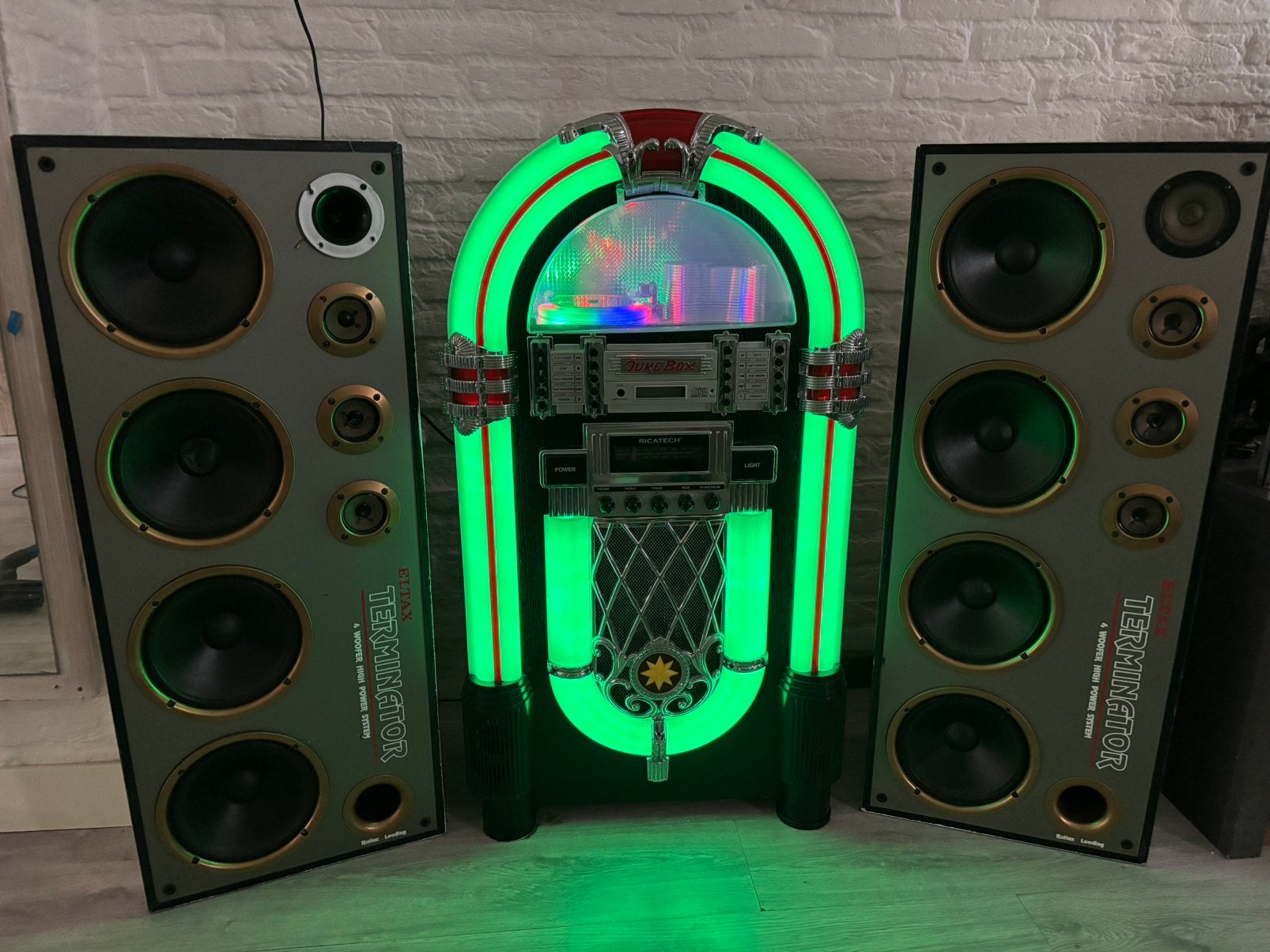 Jukebox Ricatech RR1000 (+ boksen eventueel), Overige typen, Zo goed als nieuw, AUX-ingang, Minder dan 60 watt